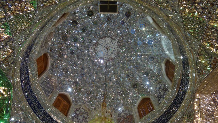 Зеркальная мечеть-мавзолей Шах-Черах в Иране